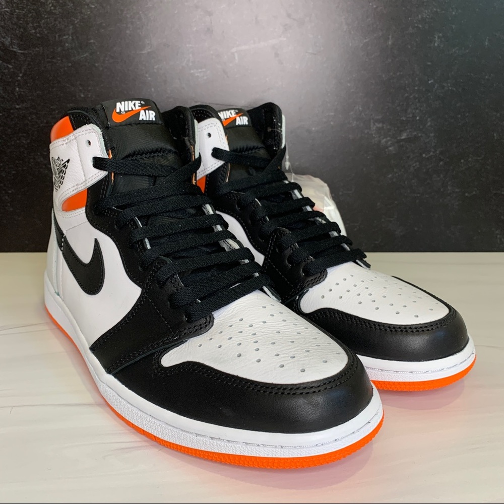 ⛔️SOLD⛔️ Nike Air Jordan 1 High OG Electro Orange - Picture 2 of 14
